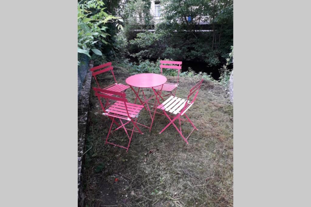 Loft Haut De Gamme Centre Montargis, Place De Parking, Local A Velos, Linge De Lits Et Serviettes, Coin Riviere Amenage, Hamac, Epicerie, Velos En Option, Tout Confort Jusqu'A 4 Voyageurs المظهر الخارجي الصورة